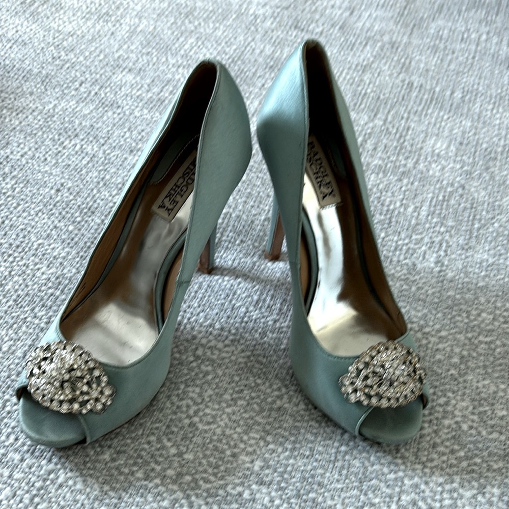 BADGLEY MISCHKA - 7 - Gorgeous Satin Tiffany Blue colored Peep Toe Pumps.